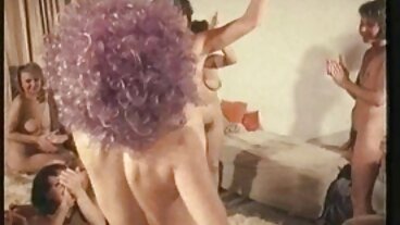 젤리 아내 Sofia Lee는 Hubby Fucking Plastic SexToys를 잡는다!