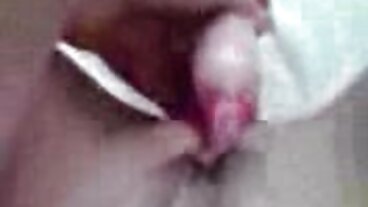 작은 금발 러시아어 대 큰 검은 거시기