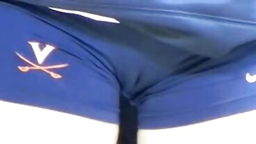 벌거 벗은 윤활 된 여성의 몸으로 전체론적 마사지