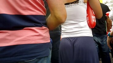 마른 18세 영형. 블론디는 경계를 배워야 합니다!