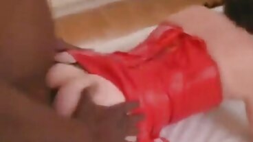 매력적인 brenna는 열심히 엉덩이를 얻었습니다.