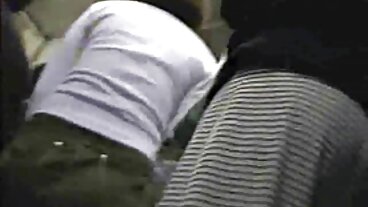증강 GILF는 여전히 그녀의 수탉을 알고