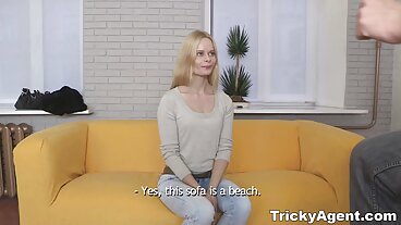 TUSHYRAW 무고한 찾고 금발의 Ava Sinclaire는 PornHD에서 프로처럼 하품을합니다.