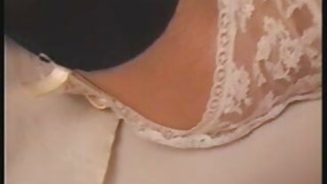 PAWG MILF는 항문 드릴링을 위해 준비되었습니다.