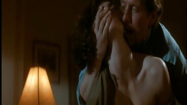 Ella Hughes는 Mandingo의 거대한 검은 수탉과 함께 자신을 발휘하고 있습니다.