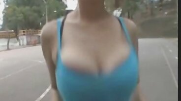 TUSHYRAW 완벽한 꽉 갈색 머리 제니 인형은 PornHD에서 그녀의 엉덩이를 가득 채 웁니다.