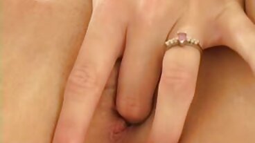 아름다움 Haley Reed는 그녀의 엉덩이가 벌어진 것을 좋아합니다!