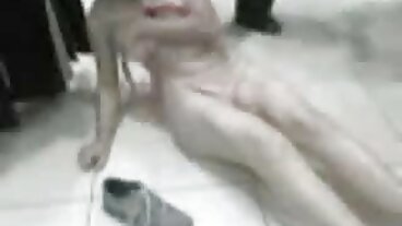 날씬한 소식통은 엉덩이 플러그 4 수탉을 전환하고 싶어